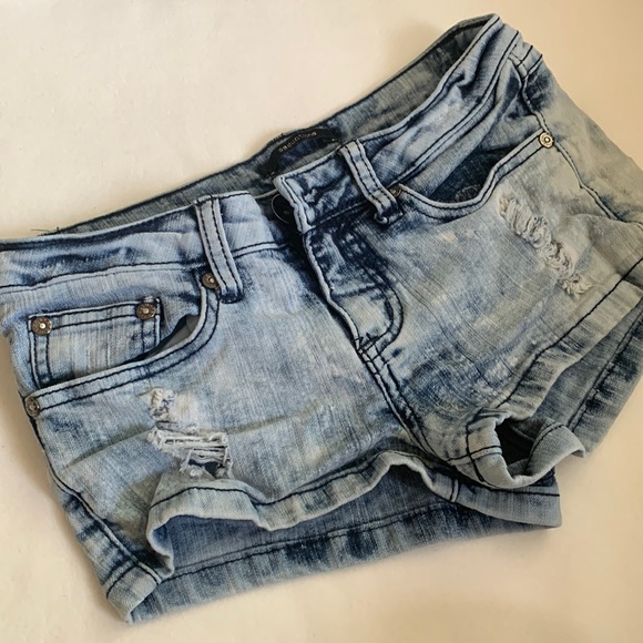 ‼️SOLD‼️ 3/$15 Distressed Jean Shorts size S - Picture 1 of 5
